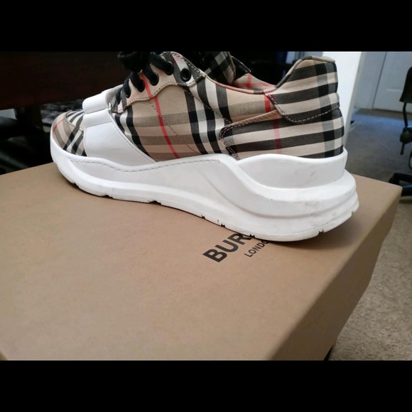 Burberry men shoes - Picture 3 of 3